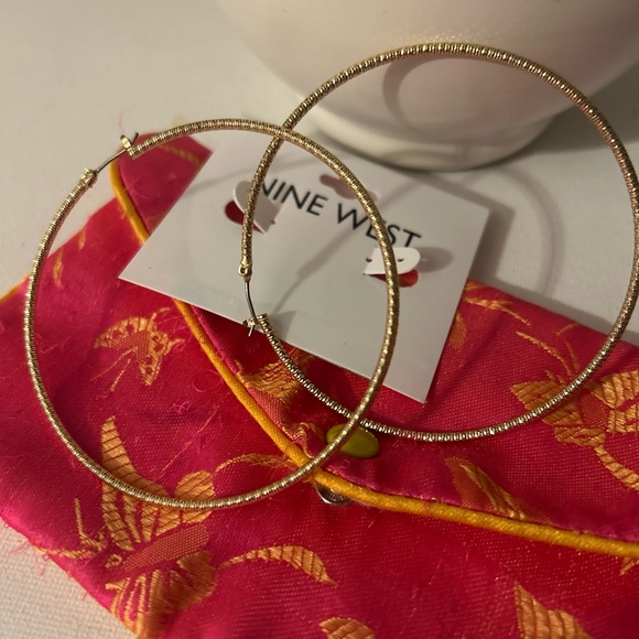 Nine West Gold Tone Large Hoop Earrings Sparkly Glam Diamond Cut Holiday - Picture 10 of 11